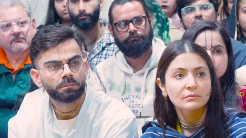 বৃন্দাবনে প্রেমানন্দ মহারাজের আশ্রমে ভক্তিভরে আশীর্বাদ নিলেন বিরাট ও অনুষ্কা