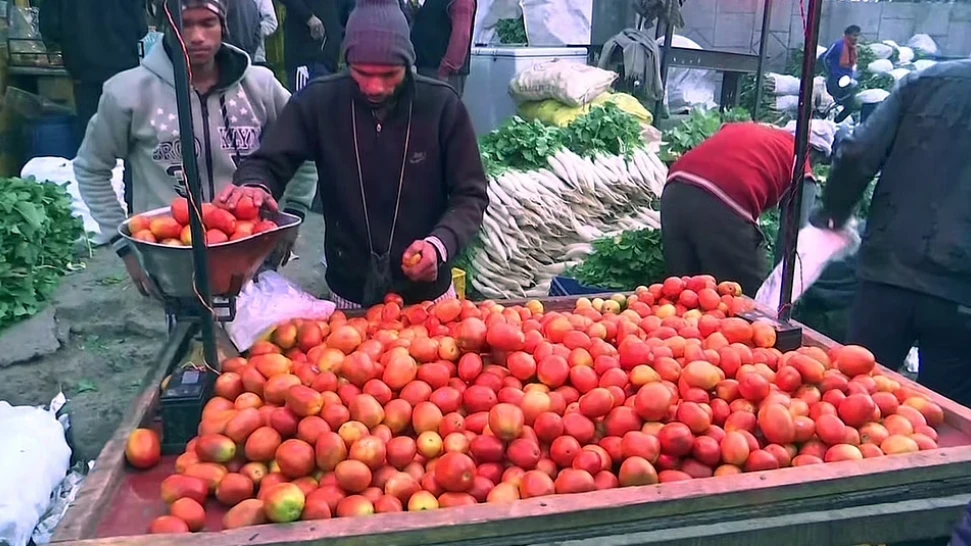 Pune: Tomato price hits century, other vegetables get 40-50% costlier
