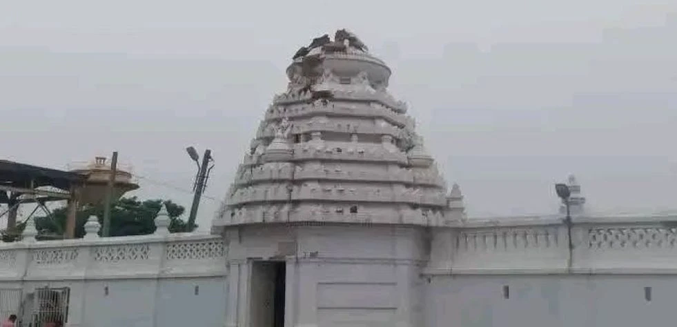 ବଜ୍ରପାତରେ ଭାଙ୍ଗିଗଲା ମହିମାଗାଦିର ଦଧିନଉତି, ଆସୁଛି କି ବଡ ବିପଦ ???