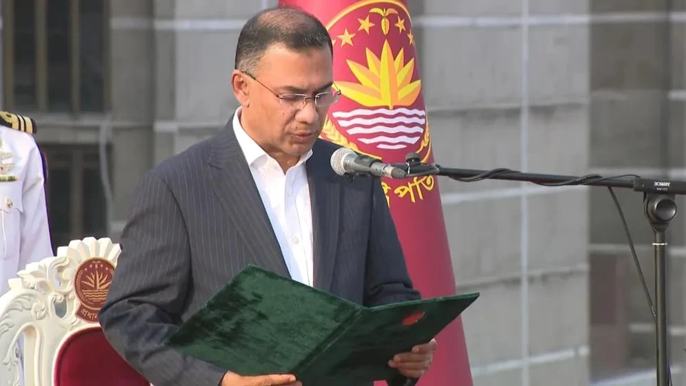 তারেক রহমানের ঐতিহাসিক শপথ: তিন দশক পর পুরুষ প্রধানমন্ত্রী পেল বাংলাদেশ