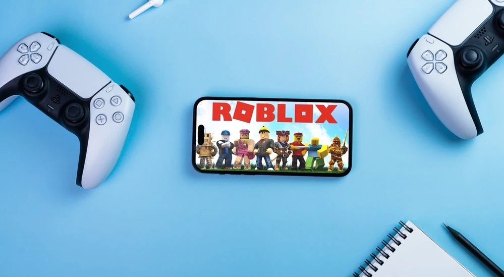 Roblox is coming to PS4 and PS5 - The Verge