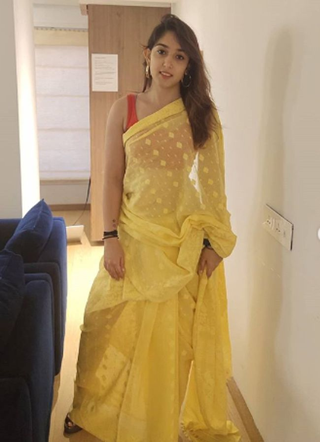 aamir-khan-s-daughter-ira-Khan-shares-photos-on-social-media-in-yellow-saree aamir-khan-s-daughter-ira-Khan-shares-photos-on-social-media-in-yellow-saree