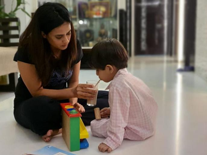 shweta-tiwari-was-seen-having-fun-with-her-son-daughter-palak-tiwari-was-also-seen-with shweta-tiwari-was-seen-having-fun-with-her-son-daughter-palak-tiwari-was-also-seen-with
